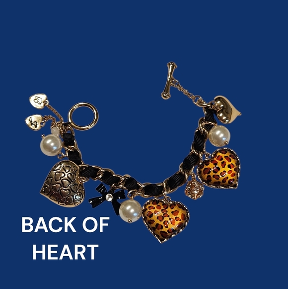 💛🐆Betsey Johnson Cheetah Big Cat Print Puffy Hearts Charm Toggle Bracelet NWOT - Picture 7 of 12